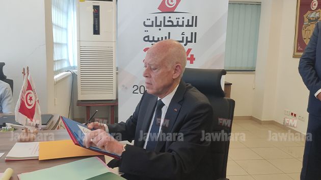 رئاسية 2024: قيس سعيّد يُودع ملف ترشّحه لدى هيئة الانتخابات (صور)