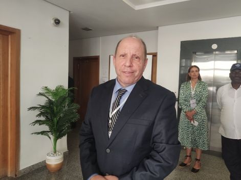 هشام المدب يودع ملف ترشحه
