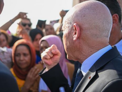 رئيس الجمهورية يزور فلاّحات بمواقع عملهن بمناسبة عيد المرأة التونسية (صور)