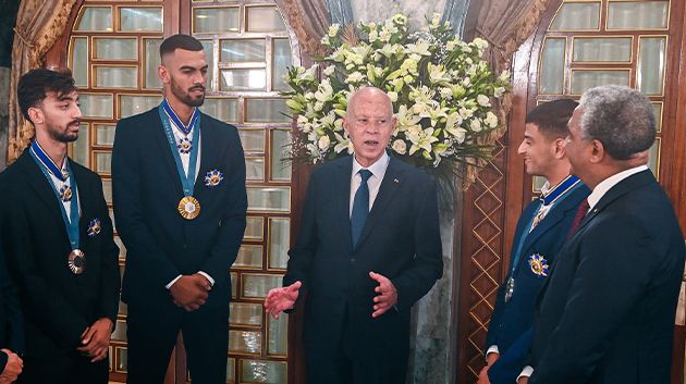 سعيّد يسند وسام الاستحقاق لكلّ من القطوسي، الفرجاني والجندوبي