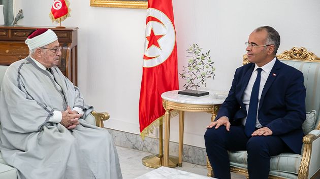 خلال لقائه مفتي الجمهورية: رئيس الحكومة يطّلع على نشاط ديوان الإفتاء