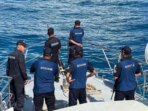 الوحدة البحرية للديوانة تحجز كميات من البضائع و ترفع مخالفات صرفية تفوق قيمتها 20 مليار