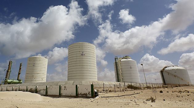 حكومة البرلمان الليبي تعلن إغلاق جميع حقول وموانئ النفط