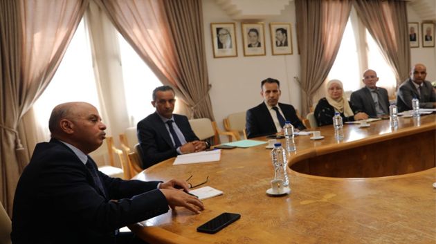 وزير النقل يجتمع بالمديرين العامين ورؤساء الهياكل المركزية بوزارة النّقل