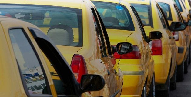 صفاقس.. عدد من سواق التاكسي الفردي ينفّذون وقفة إحتجاجية
