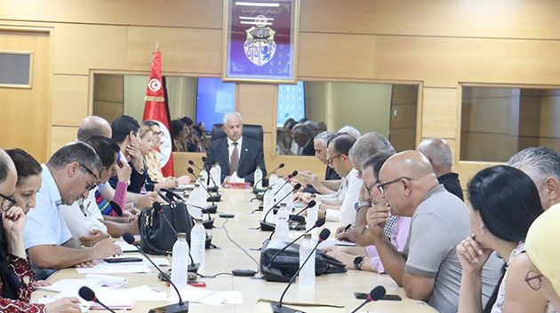 وزارة التجارة ومهنيو قطاع الدواجن يتفقون على توفير مخزون من اللحوم البيضاء