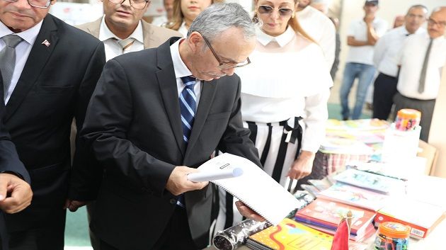 وزير الشؤون الاجتماعية يعطي إشارة انطلاق توزيع المساعدات العينية للتلاميذ