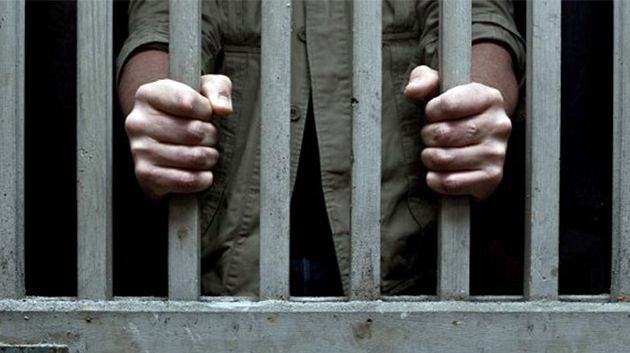 ليبيا: القبض على مصري زوّر وثائق جنسية و تقلّد مناصب في وزارتي الصحة والعدل