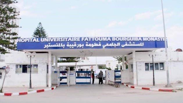 أطباء الإستعجالي بمستشفى فطومة بورقيبة يحتجّون على خلفية صفع مواطن لزميلهم (فيديو)