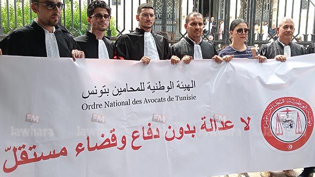 المحامون ينفّذون وقفة إحتجاجية أمام قصر العدالة
