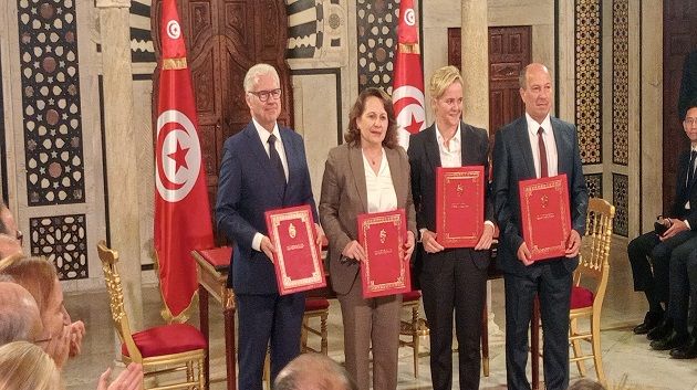 توقيع اتفاقيتين لإنجاز محطتي انتاج الكهرباء من الطاقة الشمسية في سيدي بوزيد وتوزر