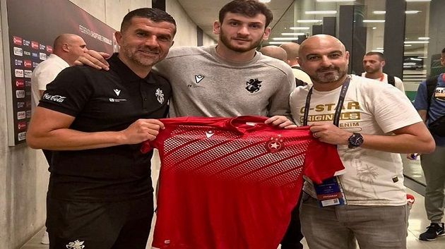 عادل الشاذلي يظهر بقميص النجم الساحلي صحبة نجم نابولي كفارا