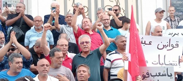 وقفة إحتجاجية بالعاصمة تعبيرا عن رفض المبادرة التشريعية المتعلقة بتنقيح القانون الإنتخابي