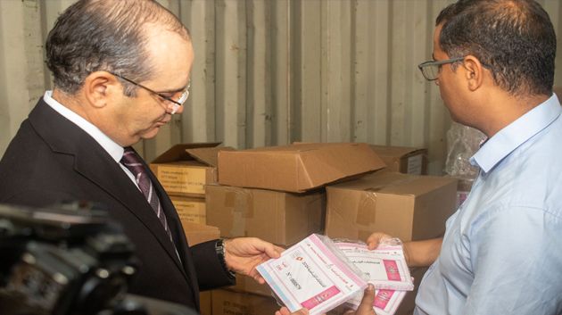 نقل المواد الانتخابية من المخزن المركزي لهيئة الانتخابات إلى المخازن الجهوية