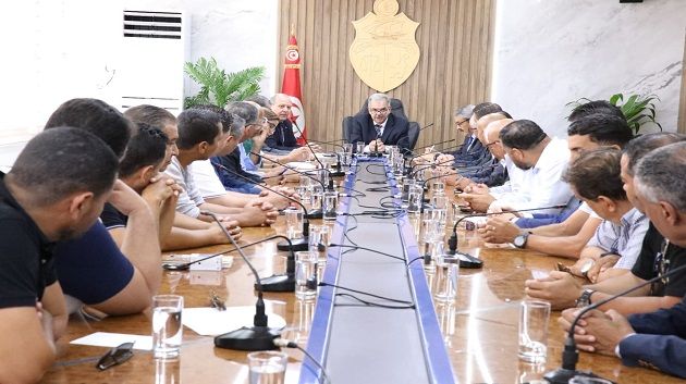 وزير الرياضة يجتمع برؤساء وممثلي أندية الرابطة المحترفة الثانية لكرة القدم