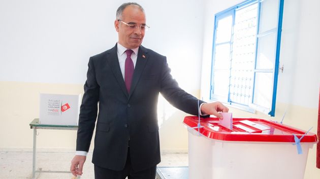 رئيس الحكومة يؤدي واجبه الإنتخابي