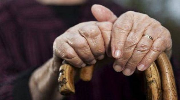 مُسنة تتّهم ابن شقيقتها بالاستيلاء على منزلها !!