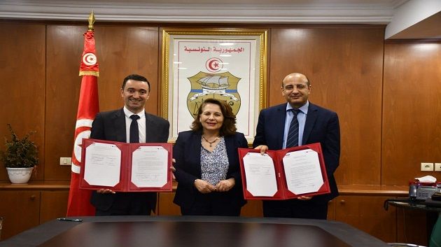 توقيع عقد بين المجمع الكيميائي التونسي ومجمع