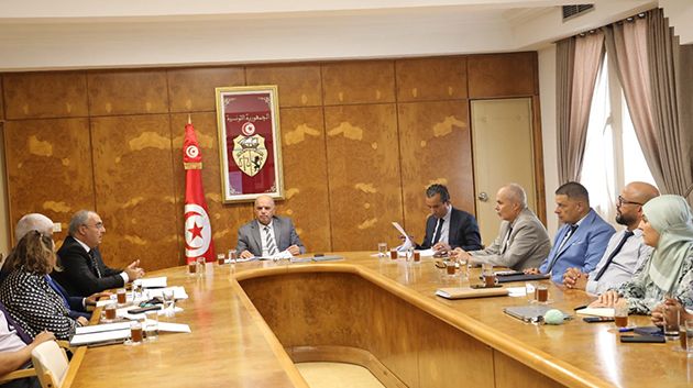 وزير النقل يدعو الى استحثاث نسق مشاريع ديوان المعابر الحدودية البرية