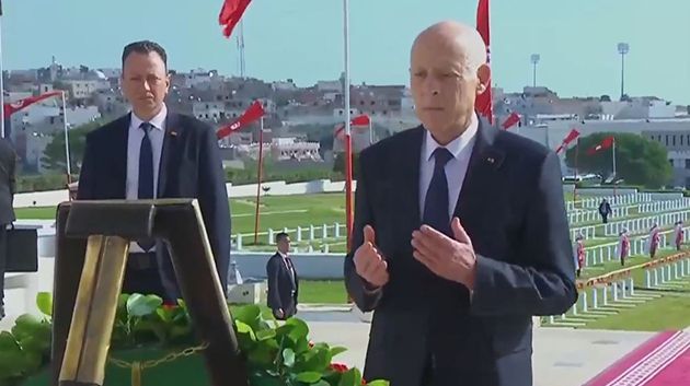 رئيس الجمهورية يُشرف على موكب إحياء الذكرى 61 لعيد الجلاء