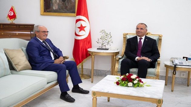 رئيس الحكومة يؤكد أهمية إيجاد الحلول لنفاذ مقاولات البناء والأشغال العمومية للضمانات البنكية