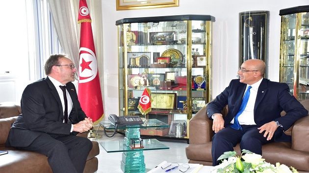 تطوير التعاون العسكري محور محادثة بين وزير الدفاع و السفير البلجيكي