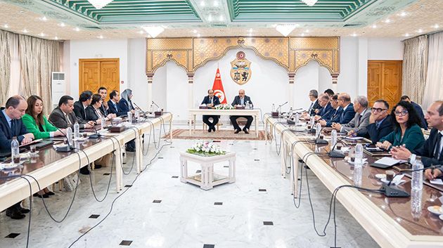 وزير الخارجية يُؤكّد على مزيد تحسين الخدمات لفائدة الجالية التونسية بالخارج