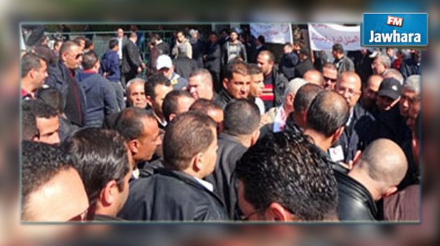 المهدية : وقفة احتجاجية لعمال أحد المصانع بعد ايقافهم عن العمل