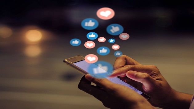 فوضى أخلاقية على مواقع التواصل الاجتماعي: قراءة قانونية وسوسيولوجية