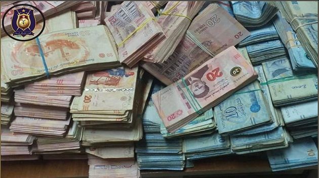 صفاقس: الاحتفاظ بـ3 أشخاص حصلوا على تحويلات مالية من الخارج لتهريب مهاجرين