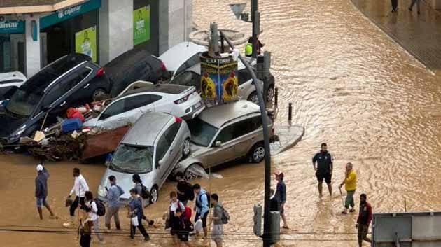 ارتفاع حصيلة ضحايا فيضانات إسبانيا