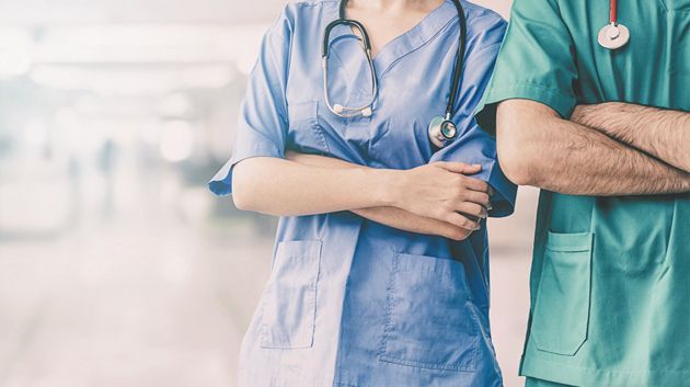 قفصة.. وقفة احتجاجية لإطارات طبية وشبه طبية بالمستشفى الجهوي الحسين بوزيان