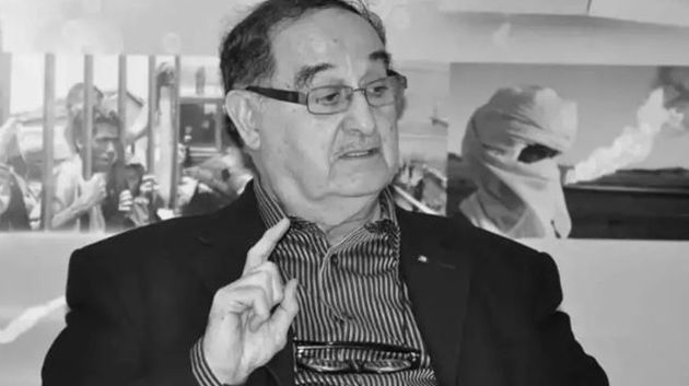 وفاة أسطورة كرة القدم الجزائرية رشيد مخلوفي