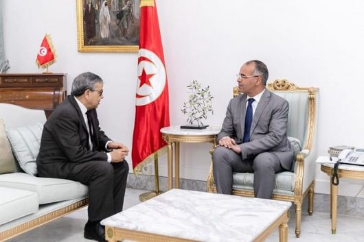 رئيس الحكومة يستقبل محافظ البنك المركزيّ