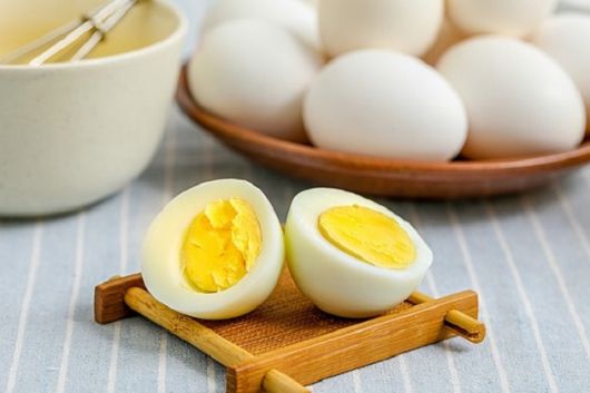 دراسة.. تناول البيض يحسّن صحة الدماغ ويخفض الكوليسترول