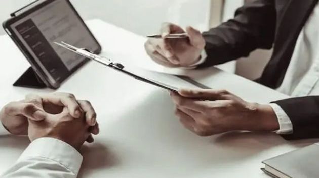 وزارة التشغيل: خدمات مكاتب التوظيف بالخارج القانونية 'مجانية'
