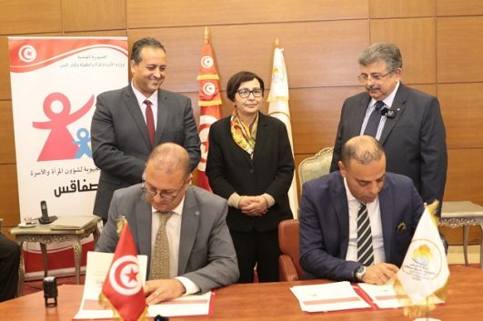 وزيرة الأسرة تختتم الدورة الرابعة من صالون الأم والطفل بصفاقس