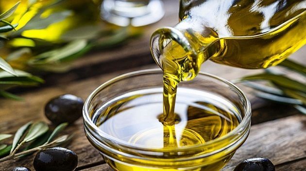 هبط الى 7 دنانير.. سعر زيت الزيتون يتأرجح بين 10 دنانير و14.5 دينارا اللتر