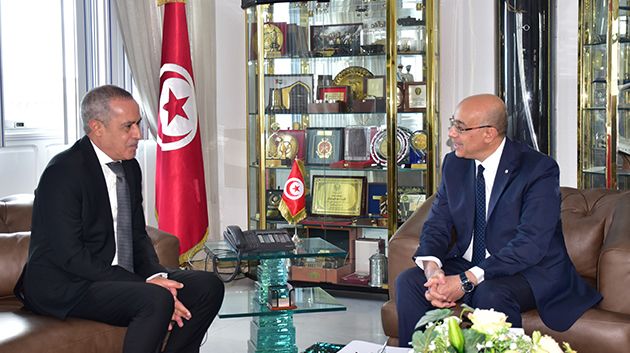 سبل تطوير التعاون في المجال العسكري محور لقاء وزير الدفاع بالسفير الجزائري