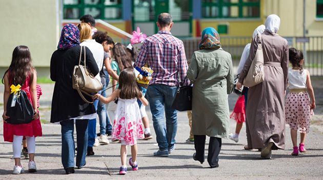 دول أوروبية تعلّق طلبات لجوء السوريين مؤقتًا
