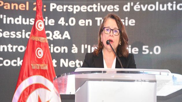 وزيرة الصناعة تؤكد ضرورة انخراط المؤسسات الصناعية في الصناعة الذكية الرابعة والخامسة