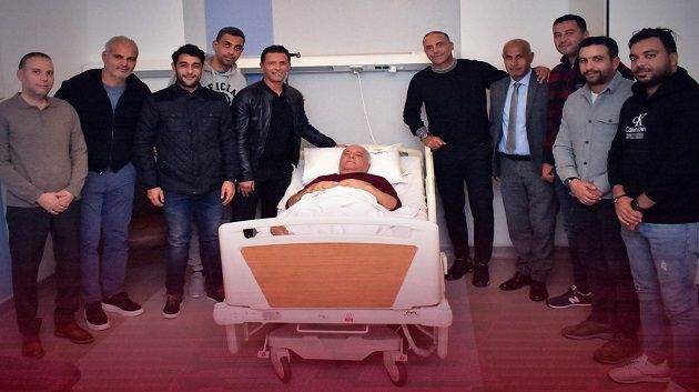 النجم الساحلي: زيارة الاطار الفني و أعضاء الهيئة التسييرية للرئيس السابق عثمان جنيح