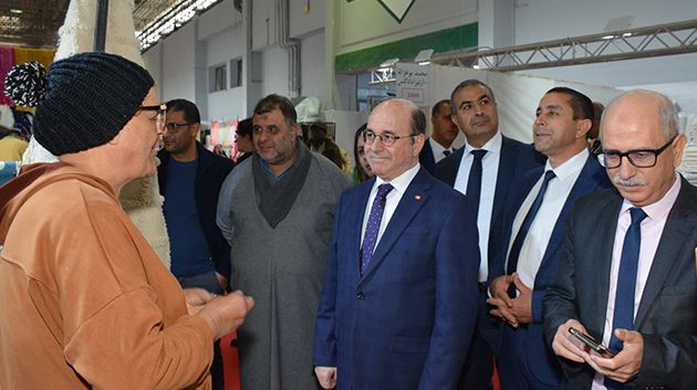 وزير السياحة يدعو الشباب إلى بعث شركات أهلية في قطاع الصناعات التقليدية
