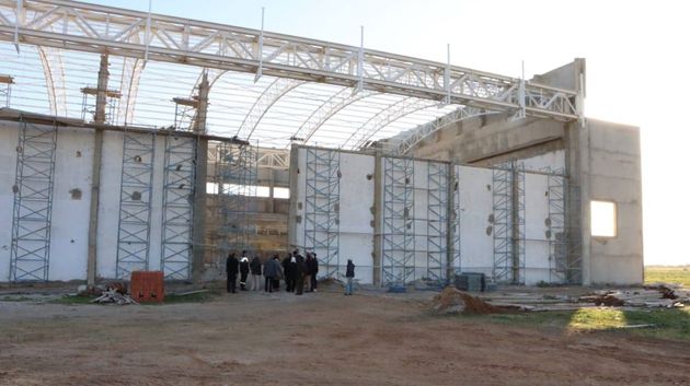 بعد تعطّلها لمدّة 5 سنوات.. استئناف أشغال بناء القاعة الرياضية المغطاة بالمكنيـن