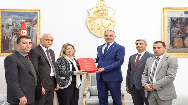 رئيس الحكومة يتسلّم التّقرير السّنوي حول نشاط الهيئة العامّة لمراقبة المصاريف العموميّة لسنة 2023