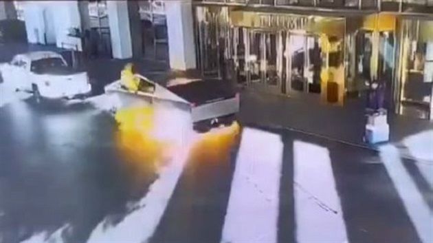 قتيل و7 جرحى في انفجار سيارة بمدخل فندق ترامب في لاس فيغاس (فيديو)