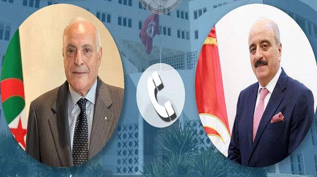وزير الخارجية يتلقى اتصالا هاتفيا من نظيره الجزائري