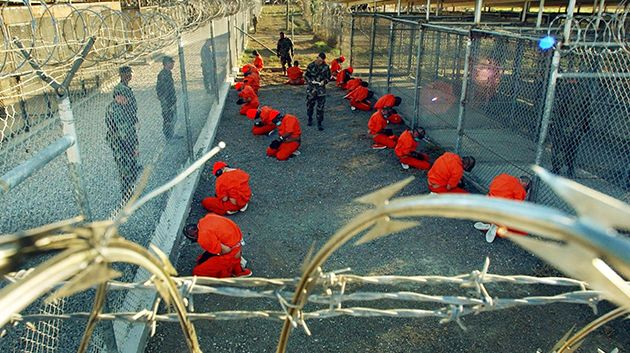 ترحيل 11 معتقلاً من غوانتانامو لدولة عربية