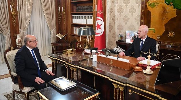 رئيس الدولة ينوه لدى استقباله وزير الدفاع بالمجهودات المتواصلة للقوات المسلّحة العسكرية