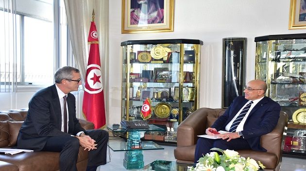 وزير الدفاع يعرب عن ارتياحه للتعاون مع إيطاليا في مراقبة الحدود البحرية